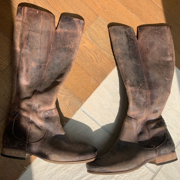 John Fluevog Shoes - John Fleuvog size 8 Leather boots. Worn twice. Excellent for fall season